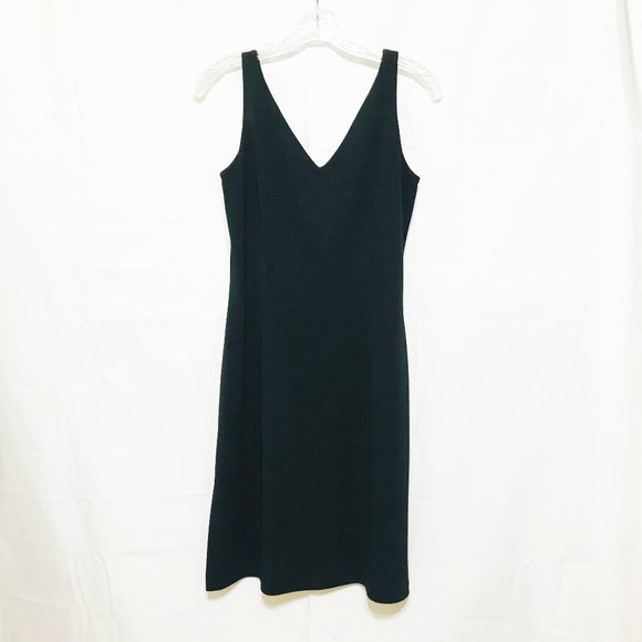 GAP Dresses & Skirts - Gap Black V Neck Sleeveless Dress Size 2